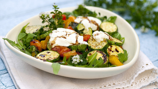 Salad with warm goat cheese and grilled vegetables